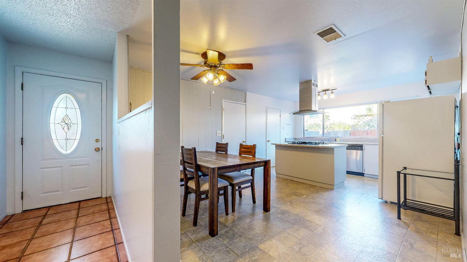 Detail Gallery Image 11 of 47 For 805 Lombard Way, Rohnert Park,  CA 94928 - 4 Beds | 2 Baths