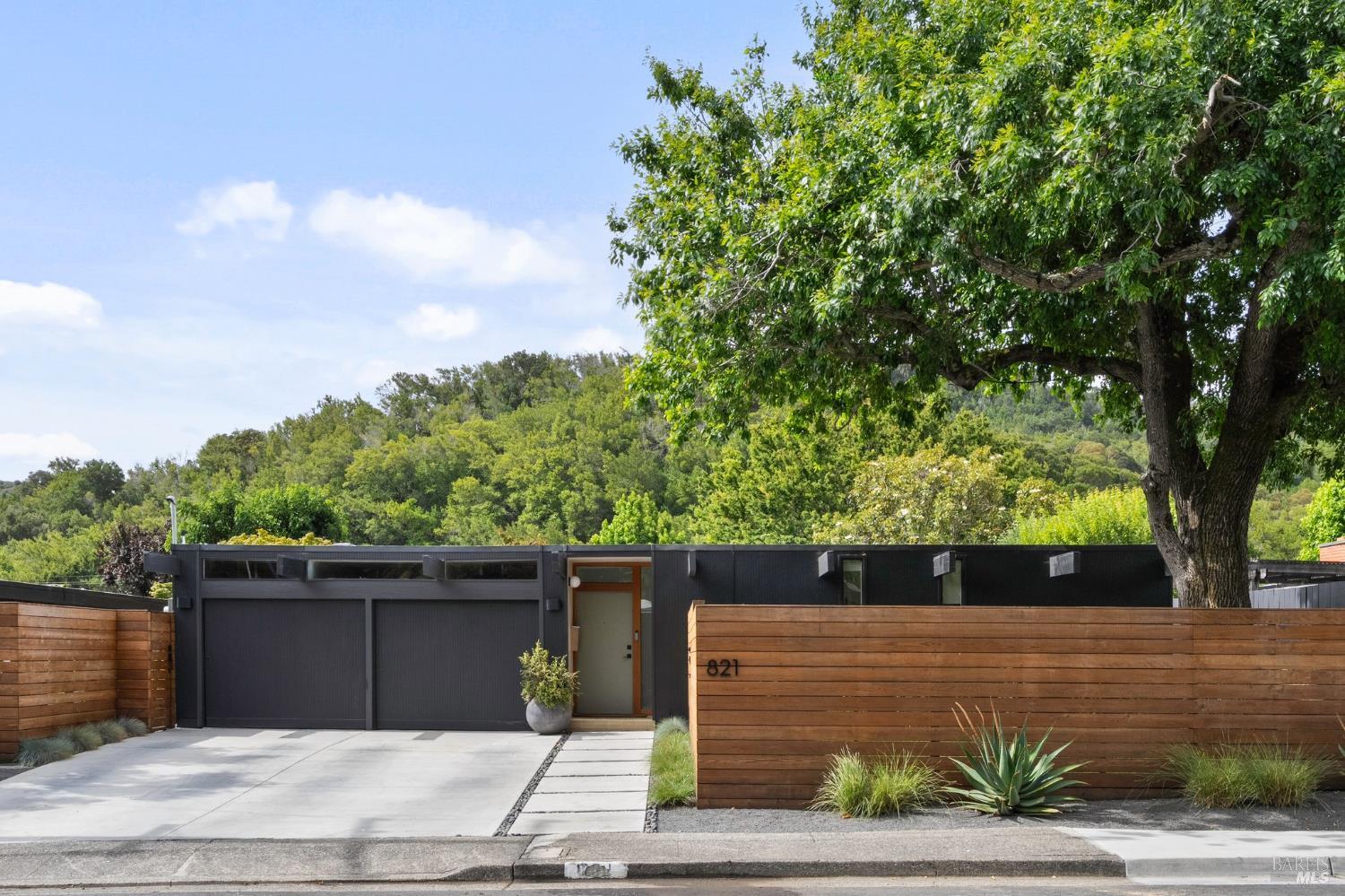 Detail Gallery Image 1 of 34 For 821 Flaxberry Ln, San Rafael,  CA 94903 - 4 Beds | 3 Baths