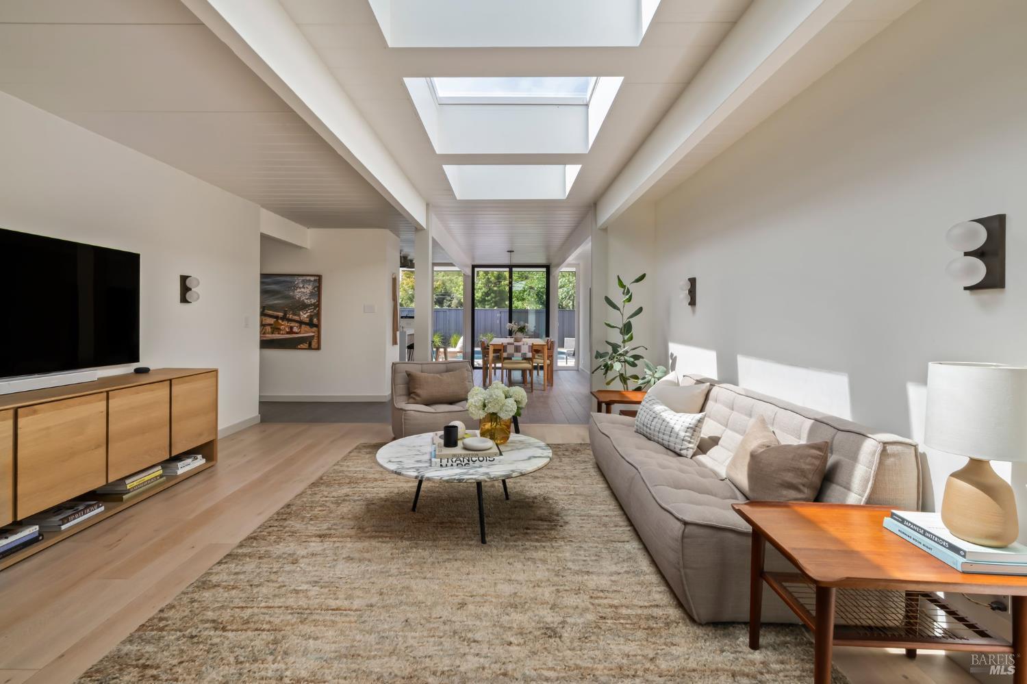 Detail Gallery Image 4 of 34 For 821 Flaxberry Ln, San Rafael,  CA 94903 - 4 Beds | 3 Baths