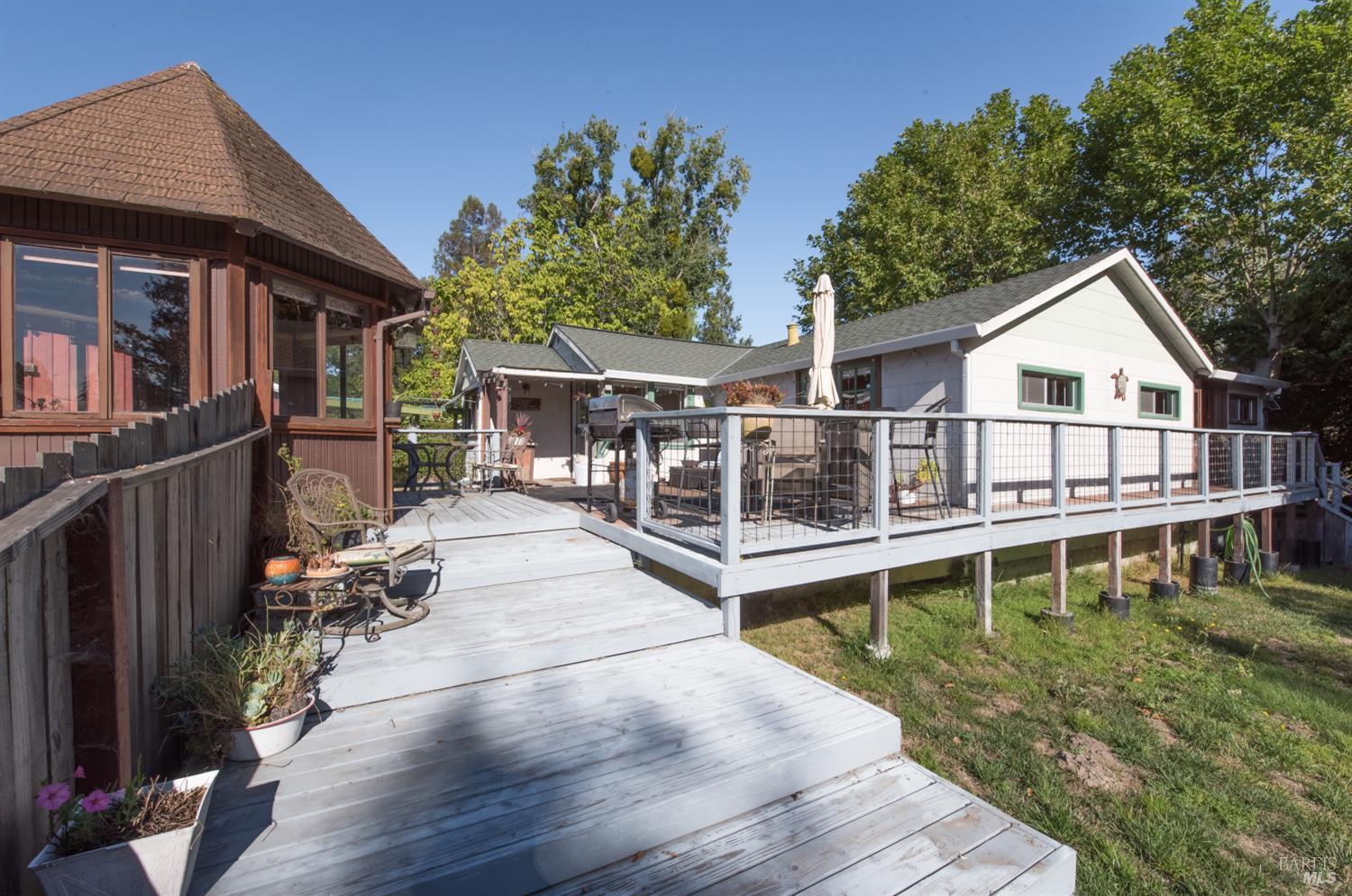 Detail Gallery Image 8 of 88 For 5301 Hutchinson Rd, Sebastopol,  CA 95472 - 3 Beds | 3 Baths