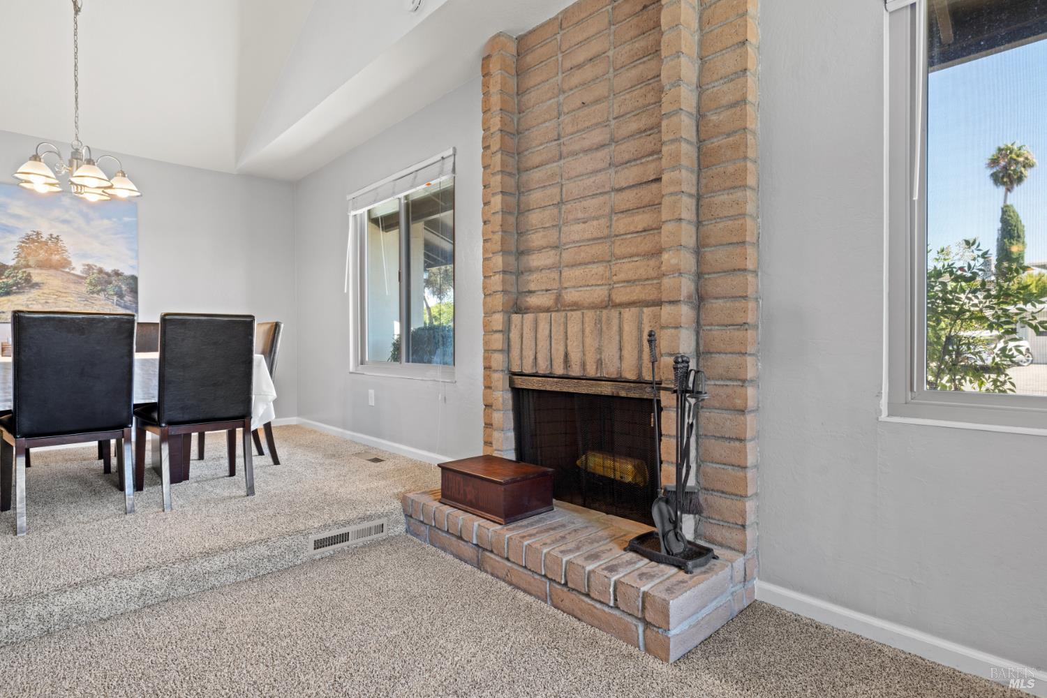 Detail Gallery Image 8 of 42 For 2014 Crinella Dr, Petaluma,  CA 94954 - 4 Beds | 2 Baths