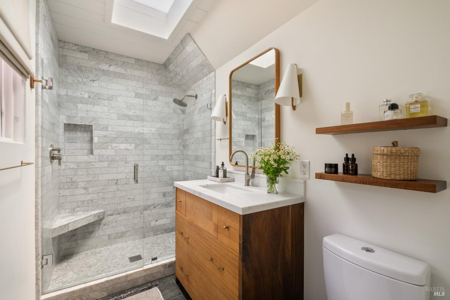 Detail Gallery Image 12 of 34 For 821 Flaxberry Ln, San Rafael,  CA 94903 - 4 Beds | 3 Baths