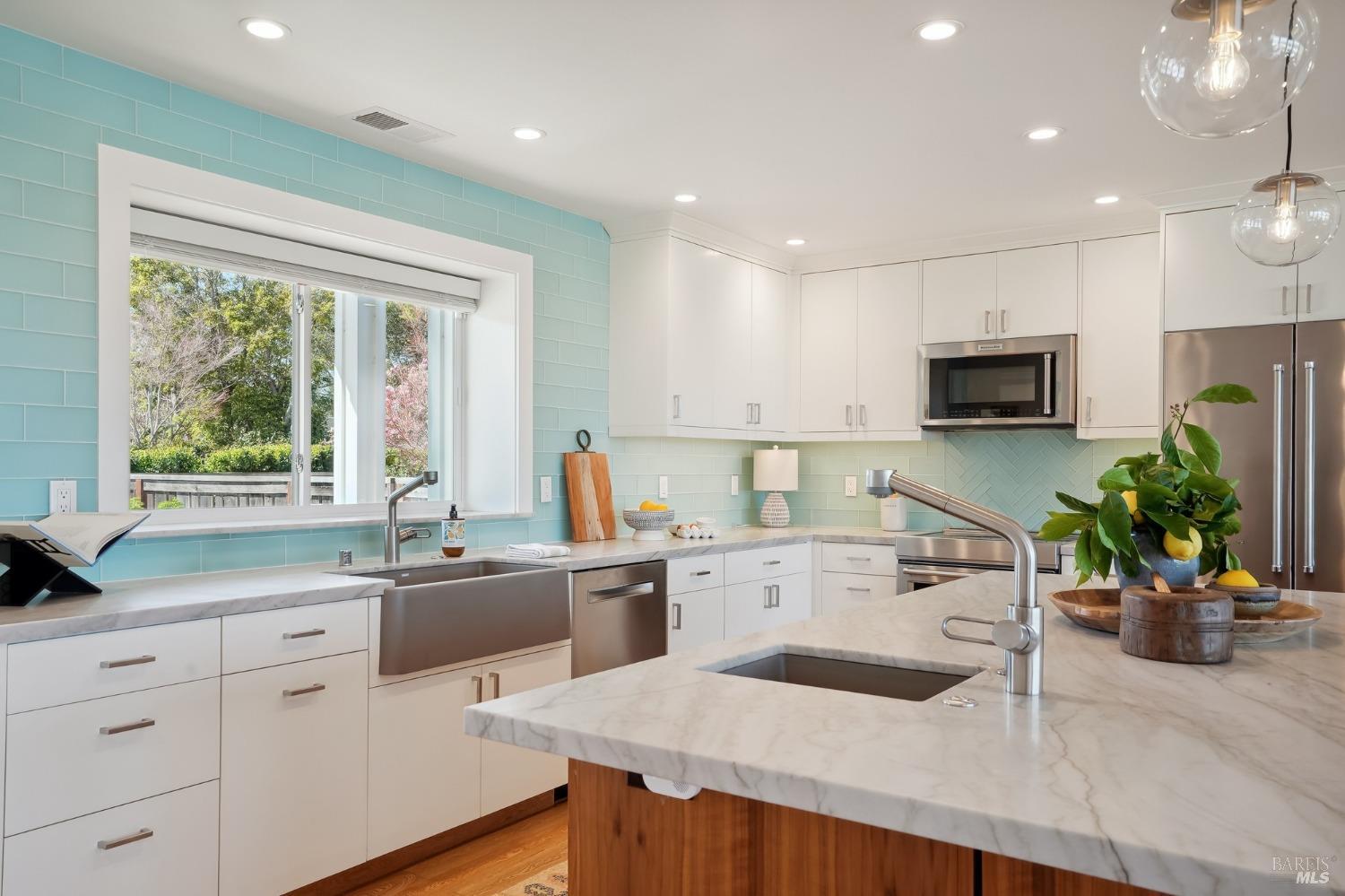 Detail Gallery Image 6 of 50 For 544 Bret Harte Rd, San Rafael,  CA 94901 - 4 Beds | 3 Baths