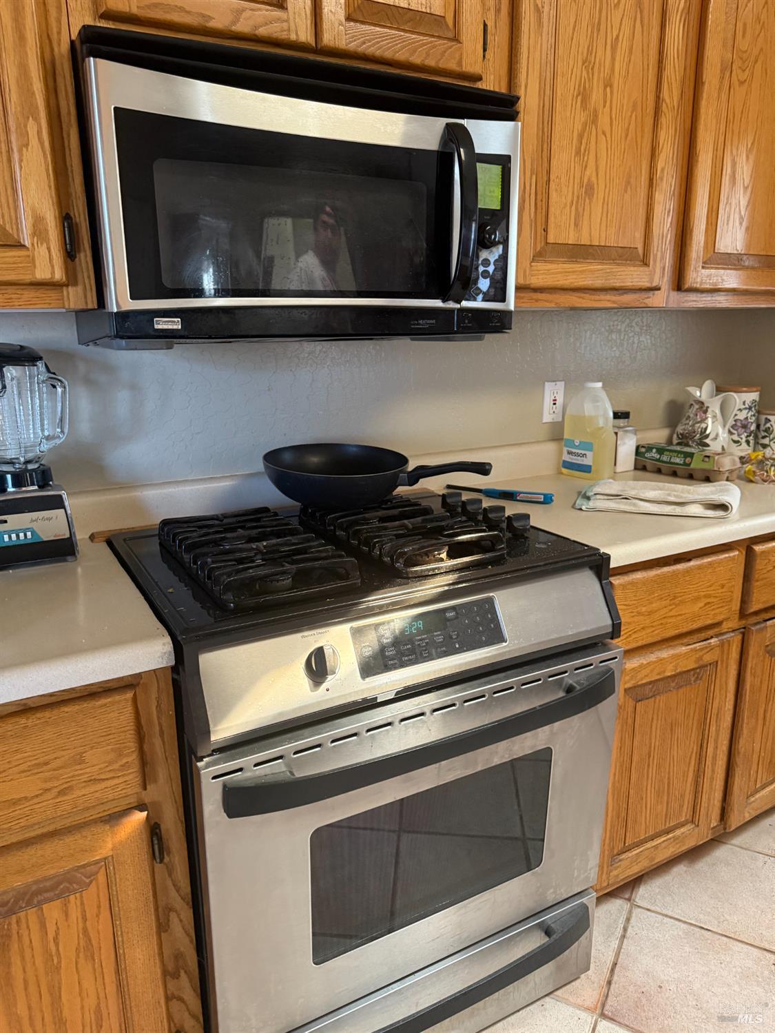 Detail Gallery Image 5 of 11 For 22751 Oak Ln, Covelo,  CA 95428 - 3 Beds | 2/1 Baths