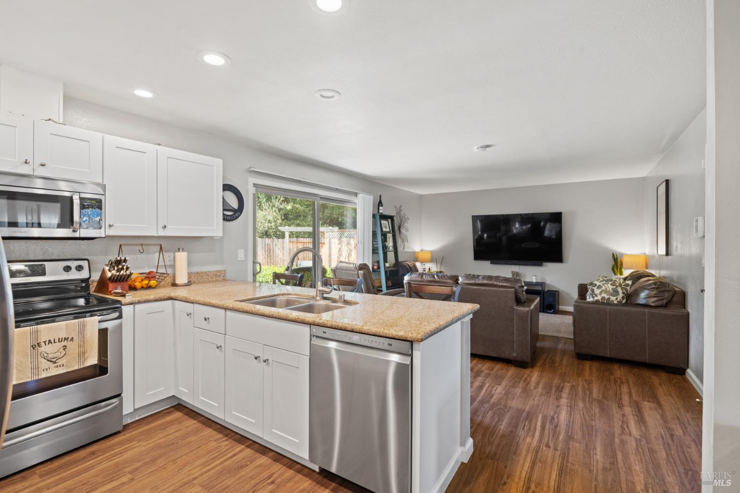 Detail Gallery Image 18 of 42 For 2014 Crinella Dr, Petaluma,  CA 94954 - 4 Beds | 2 Baths