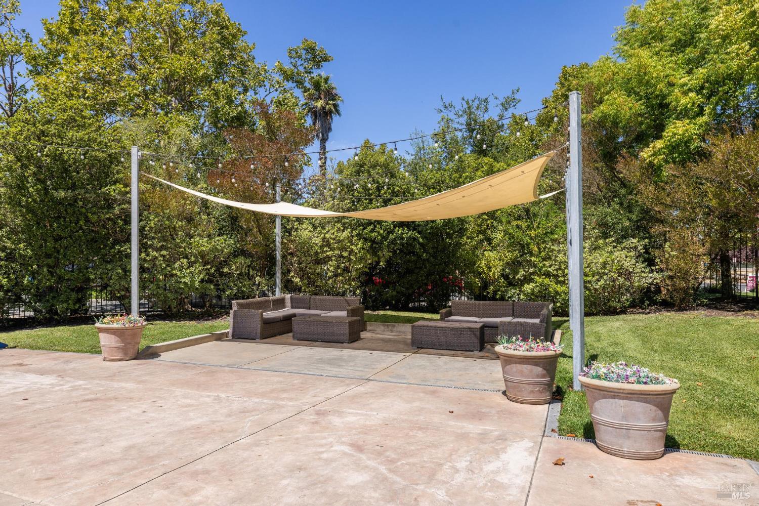 Detail Gallery Image 5 of 27 For 225 Burt St #34,  Santa Rosa,  CA 95407 - 2 Beds | 2 Baths