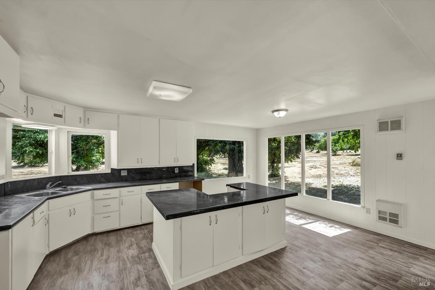 Detail Gallery Image 7 of 50 For 22550 Shady Grove Rd, Middletown,  CA 95461 - 3 Beds | 1 Baths