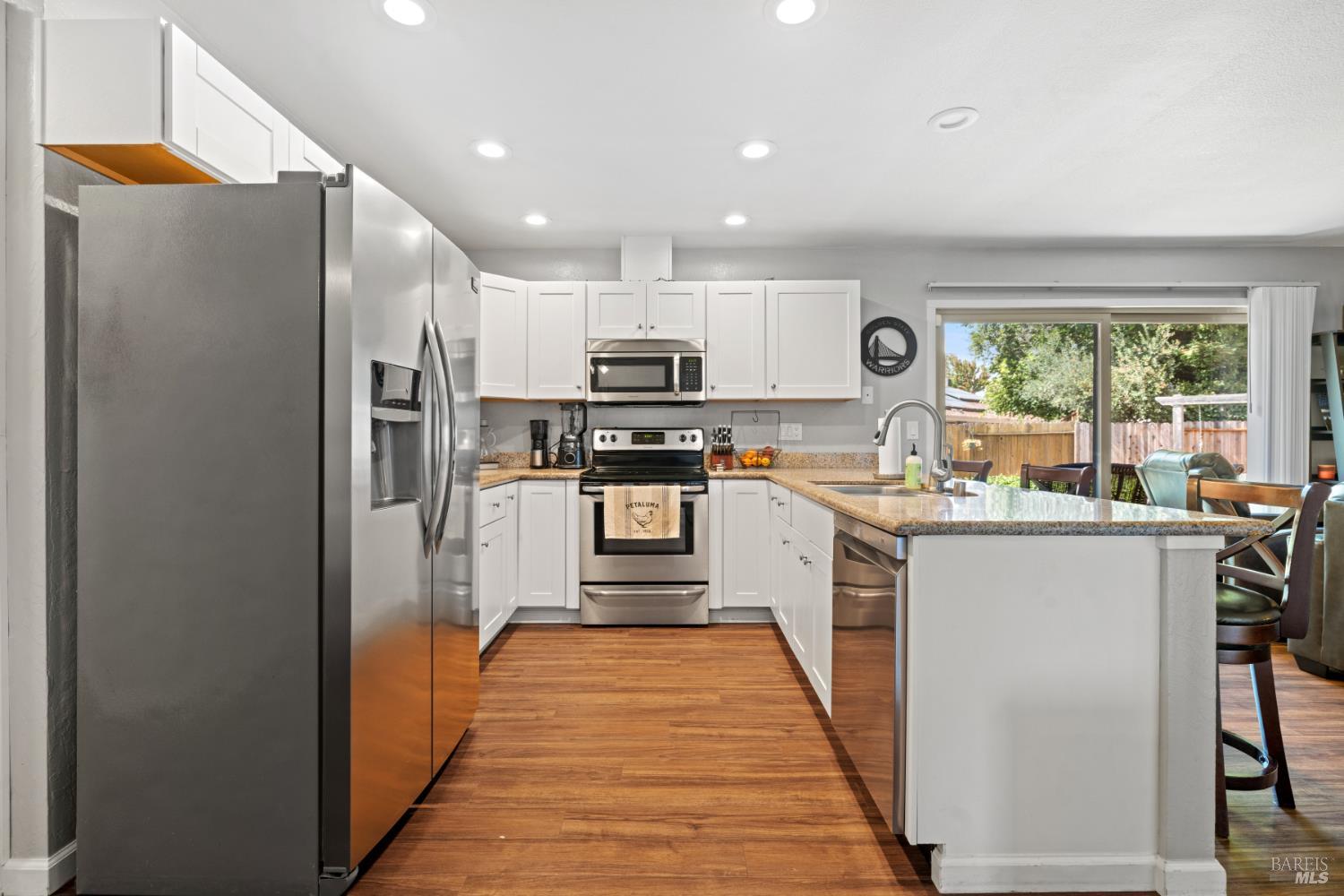 Detail Gallery Image 14 of 42 For 2014 Crinella Dr, Petaluma,  CA 94954 - 4 Beds | 2 Baths