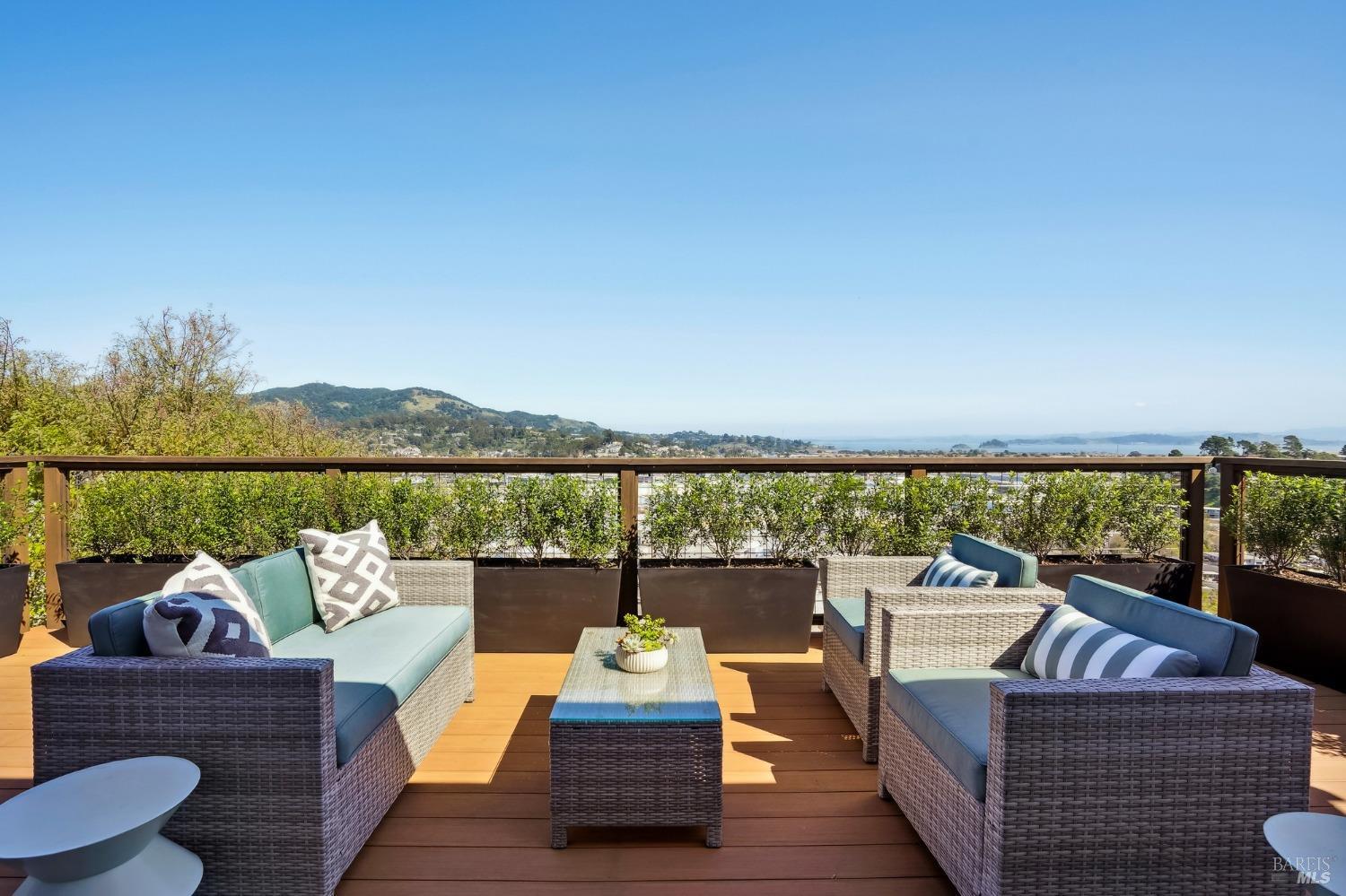 Detail Gallery Image 12 of 50 For 544 Bret Harte Rd, San Rafael,  CA 94901 - 4 Beds | 3 Baths