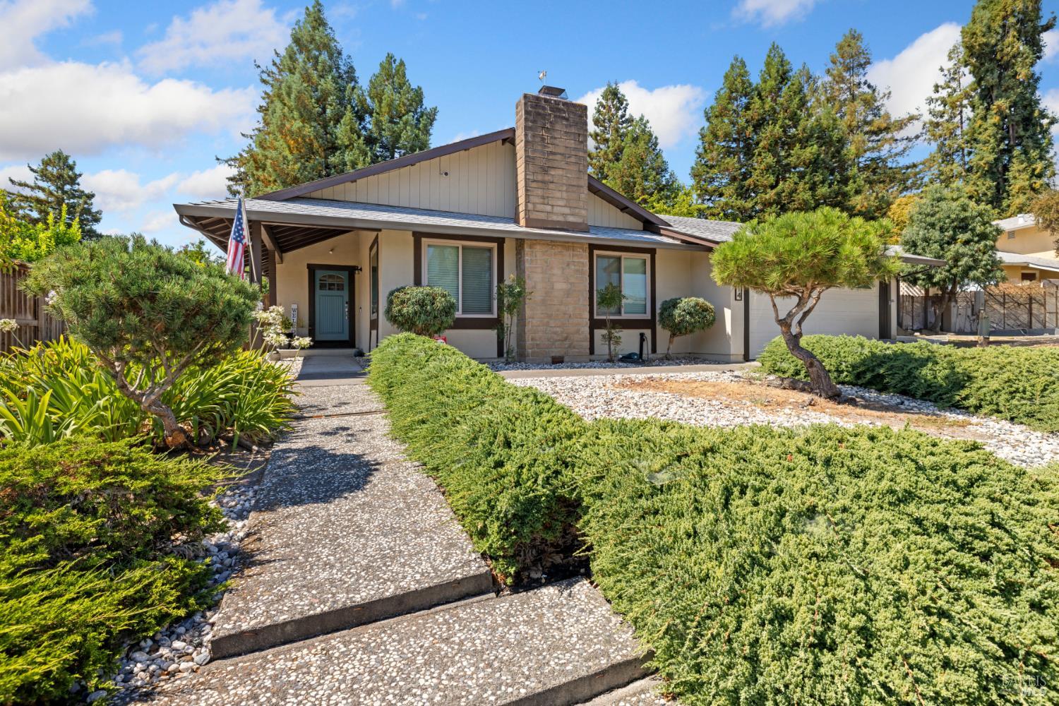 Detail Gallery Image 1 of 42 For 2014 Crinella Dr, Petaluma,  CA 94954 - 4 Beds | 2 Baths