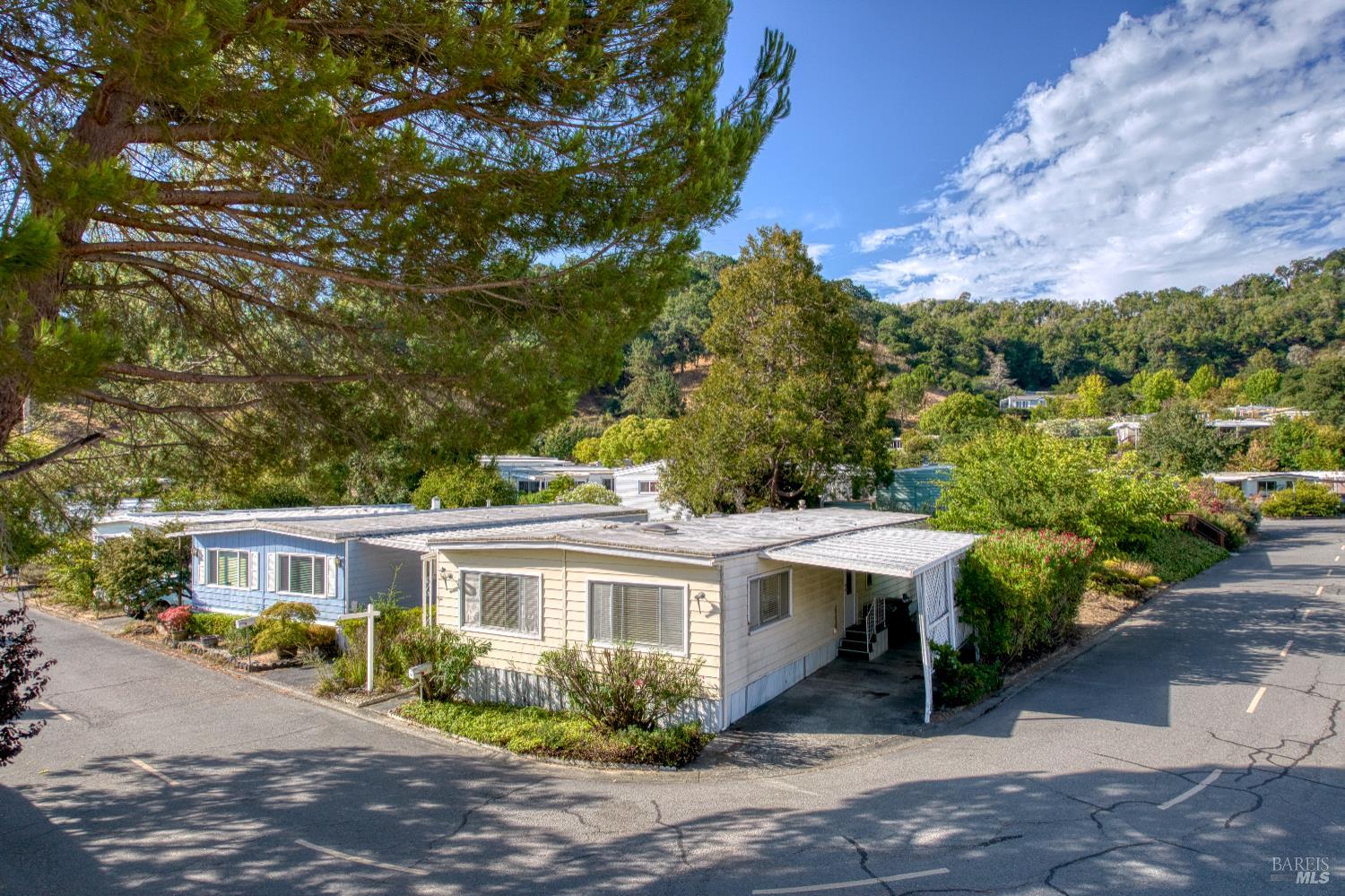 Detail Gallery Image 1 of 30 For 15 Meadow View Unkn, Novato,  CA 94949 - 2 Beds | 2 Baths