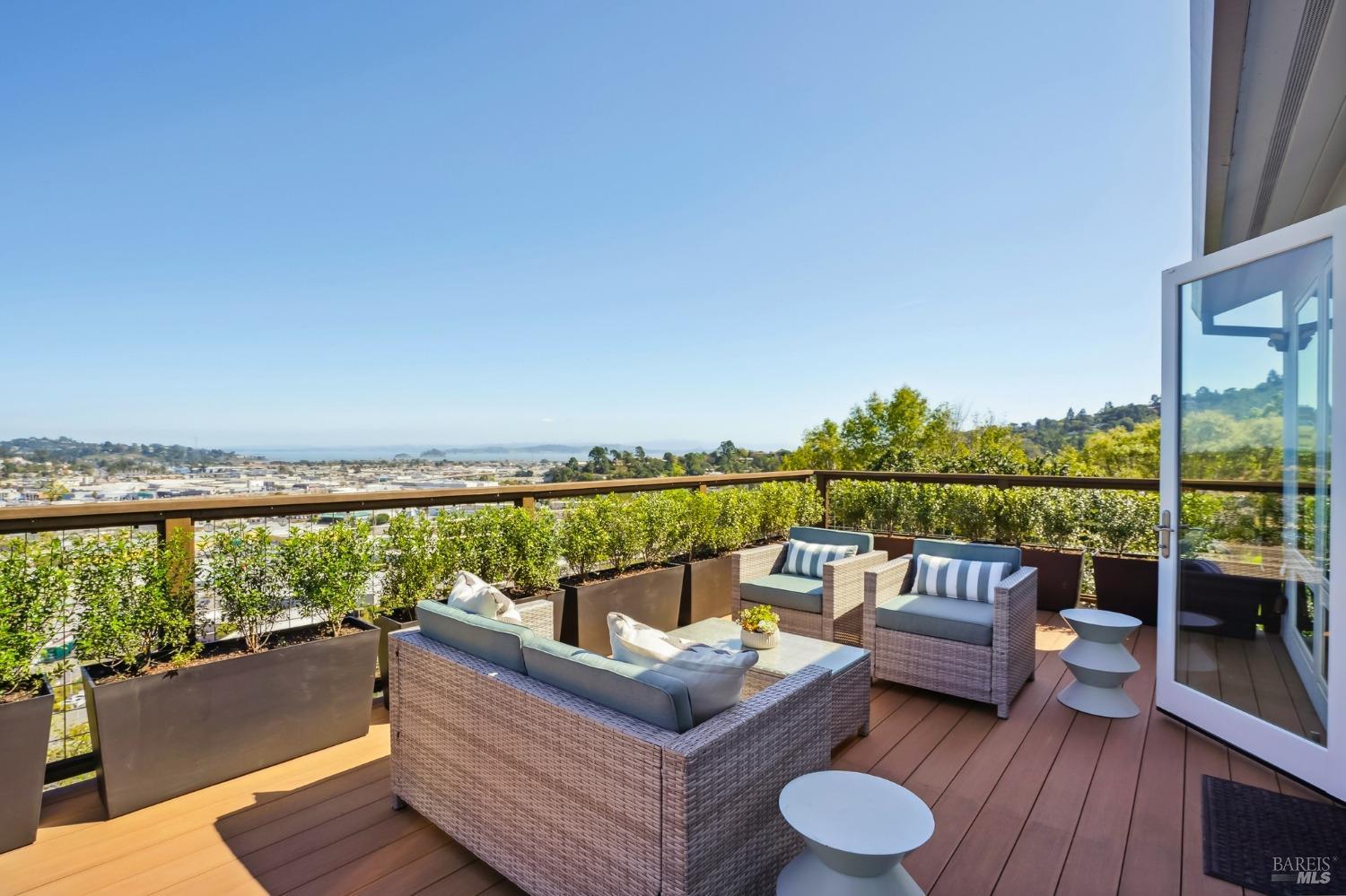 Detail Gallery Image 13 of 50 For 544 Bret Harte Rd, San Rafael,  CA 94901 - 4 Beds | 3 Baths