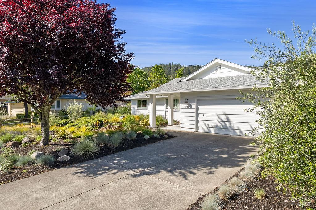 Detail Gallery Image 2 of 39 For 7414 Oakmont Dr, Santa Rosa,  CA 95409 - 3 Beds | 2 Baths