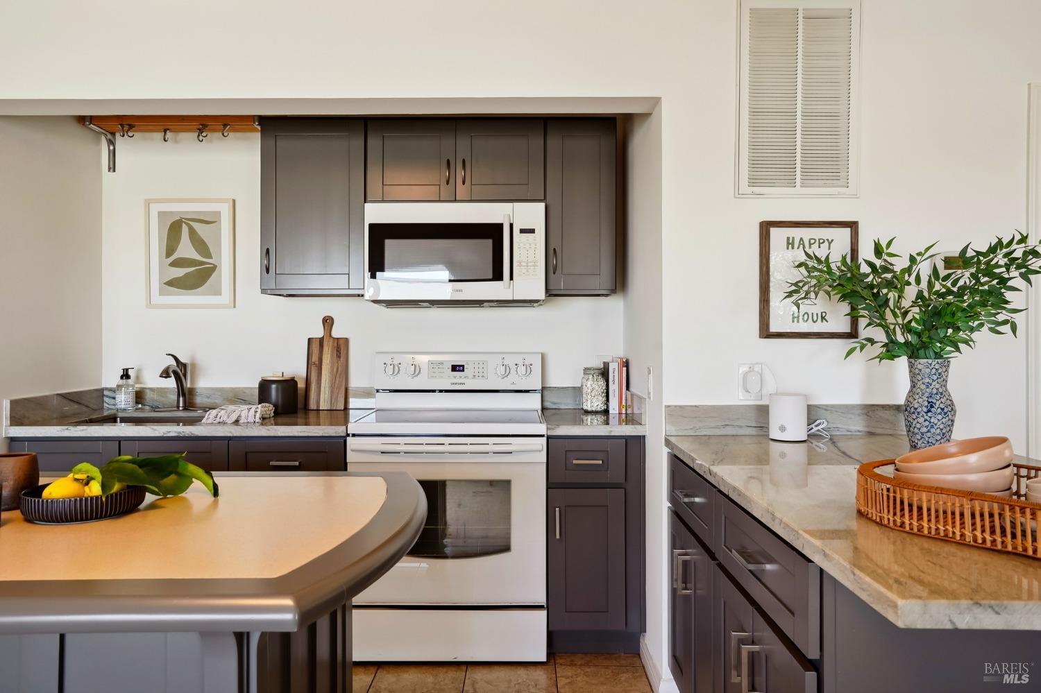 Detail Gallery Image 35 of 50 For 544 Bret Harte Rd, San Rafael,  CA 94901 - 4 Beds | 3 Baths