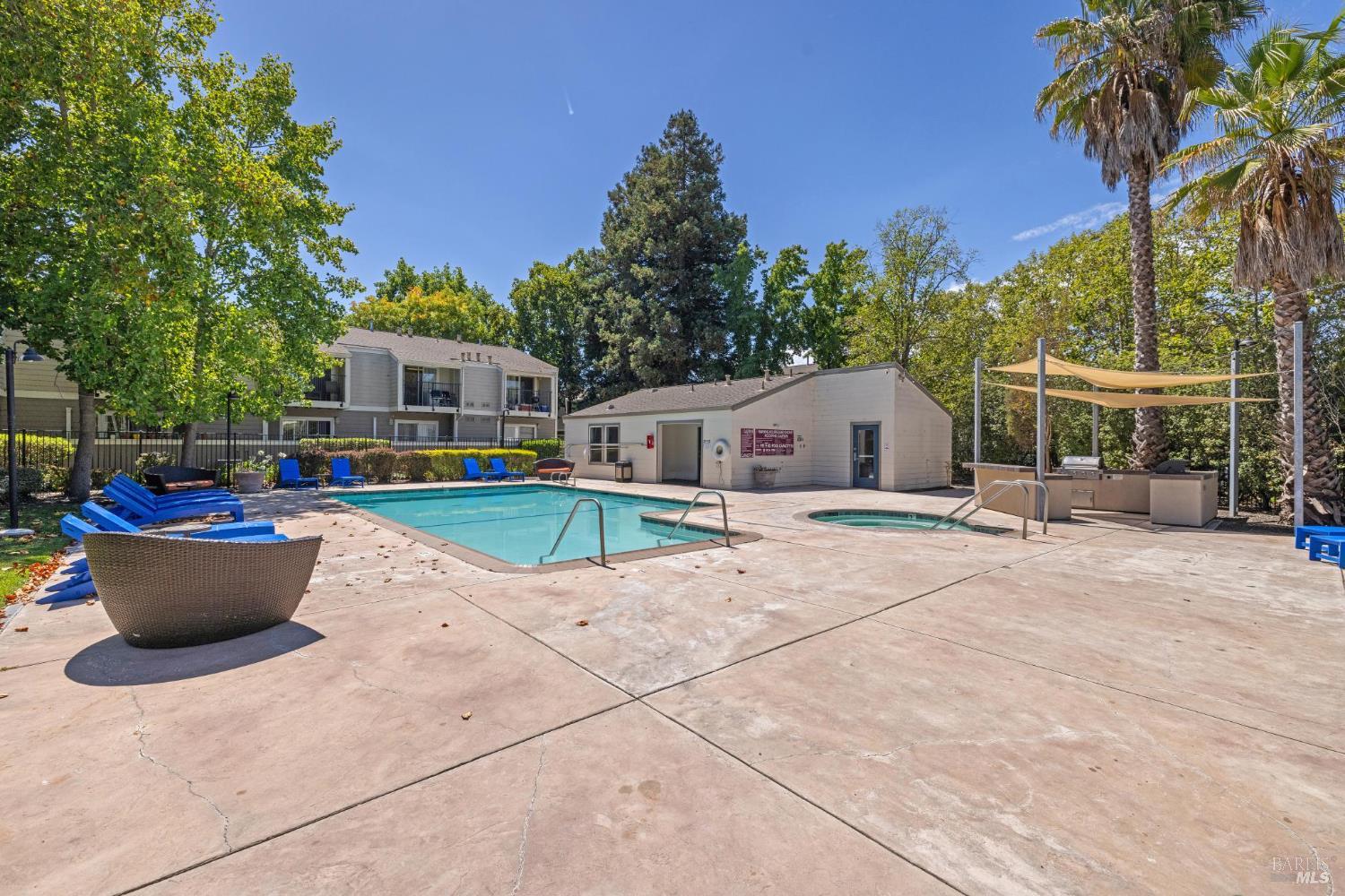 Detail Gallery Image 3 of 27 For 225 Burt St #34,  Santa Rosa,  CA 95407 - 2 Beds | 2 Baths