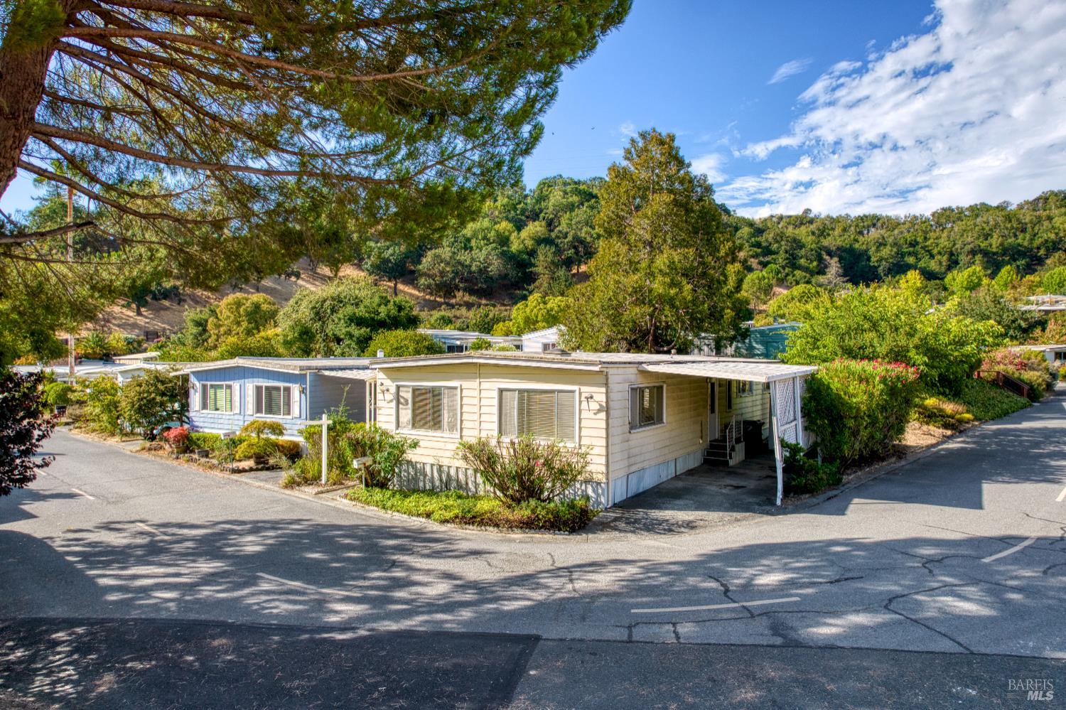 Detail Gallery Image 2 of 30 For 15 Meadow View Unkn, Novato,  CA 94949 - 2 Beds | 2 Baths