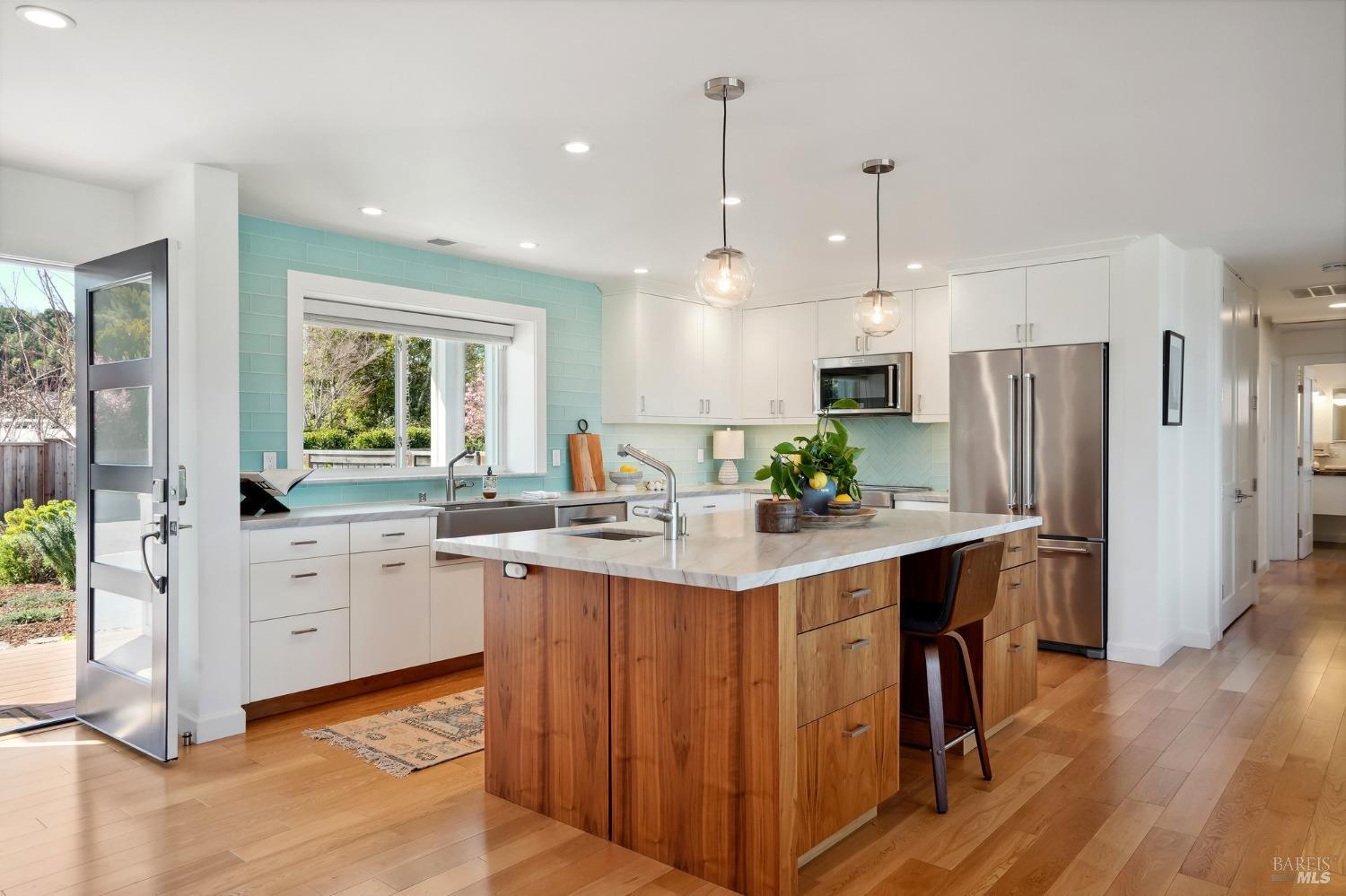 Detail Gallery Image 4 of 50 For 544 Bret Harte Rd, San Rafael,  CA 94901 - 4 Beds | 3 Baths