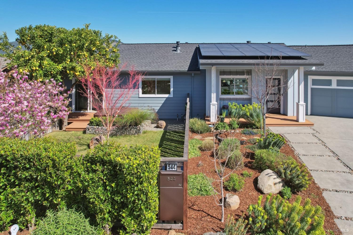 Detail Gallery Image 3 of 50 For 544 Bret Harte Rd, San Rafael,  CA 94901 - 4 Beds | 3 Baths