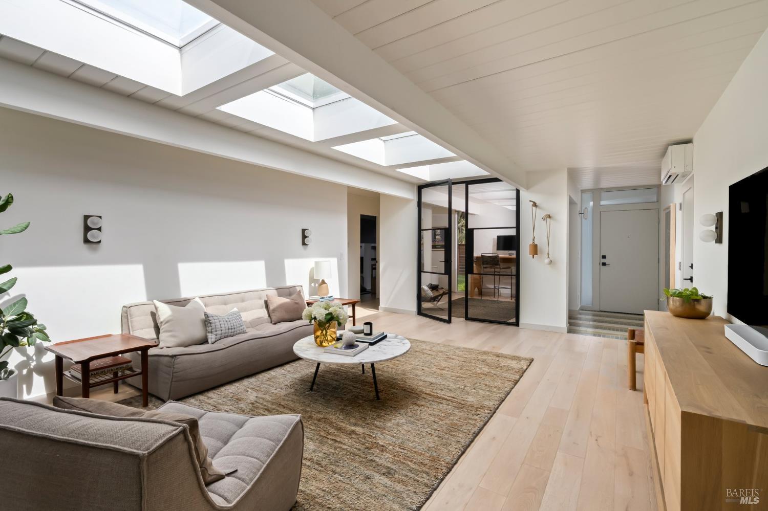 Detail Gallery Image 5 of 34 For 821 Flaxberry Ln, San Rafael,  CA 94903 - 4 Beds | 3 Baths