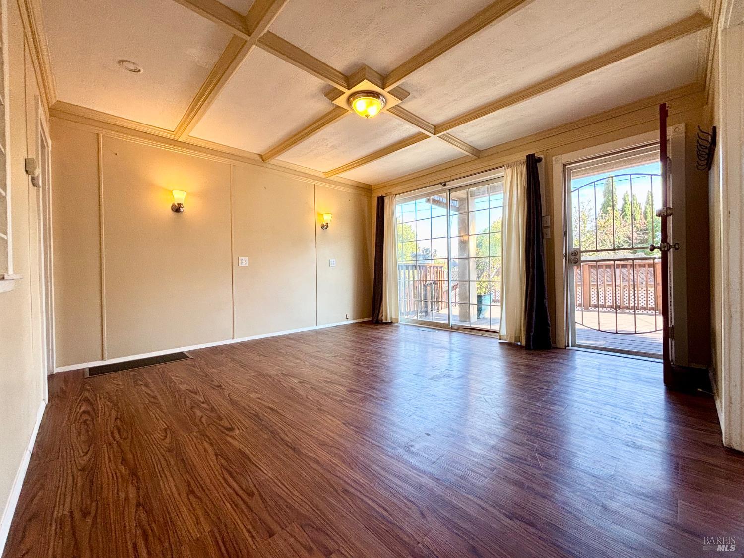 Detail Gallery Image 7 of 38 For 226 Nigh St, Vallejo,  CA 94590 - 3 Beds | 1/1 Baths