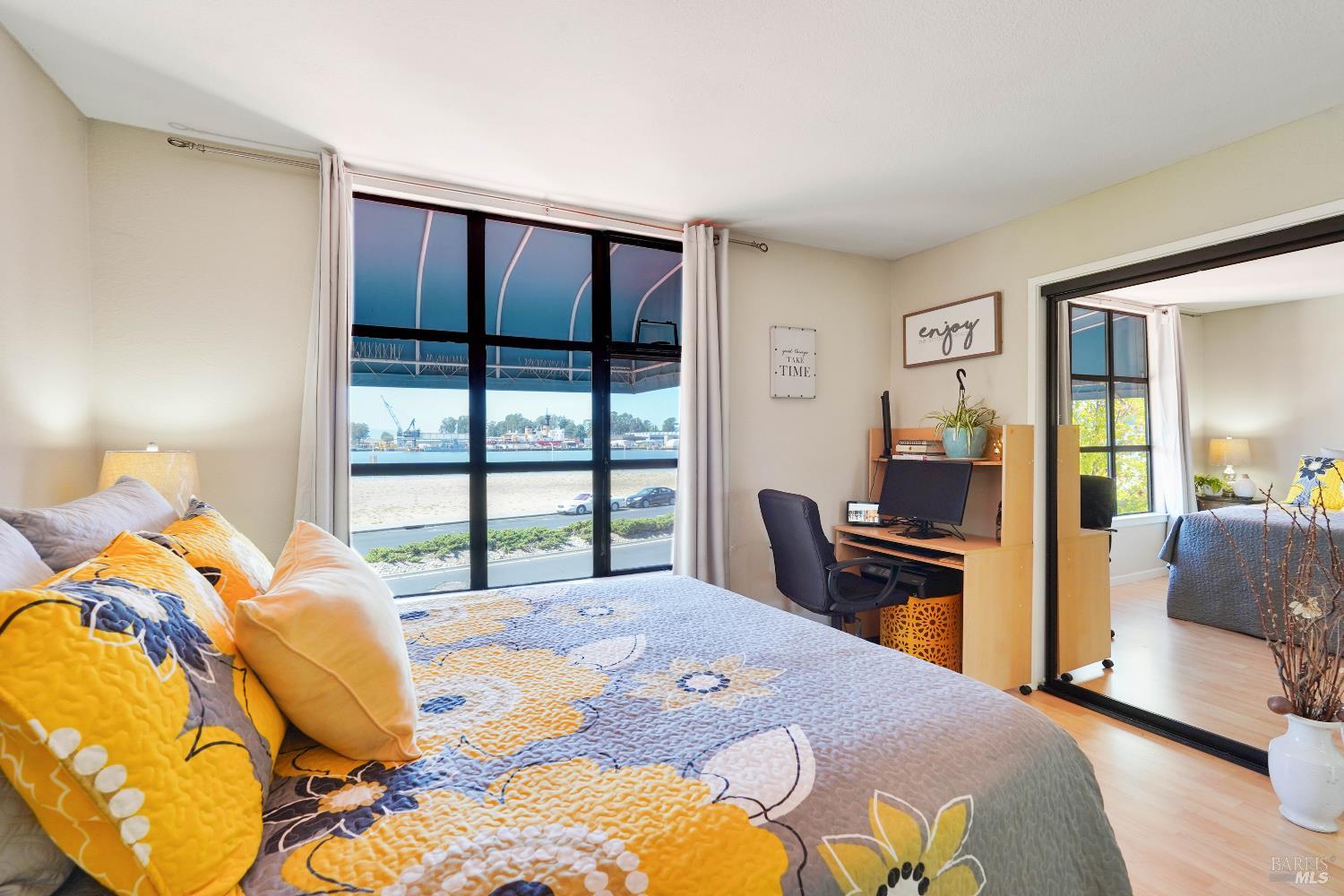 Detail Gallery Image 18 of 35 For 167 Nantucket Ln, Vallejo,  CA 94590 - 2 Beds | 2/1 Baths