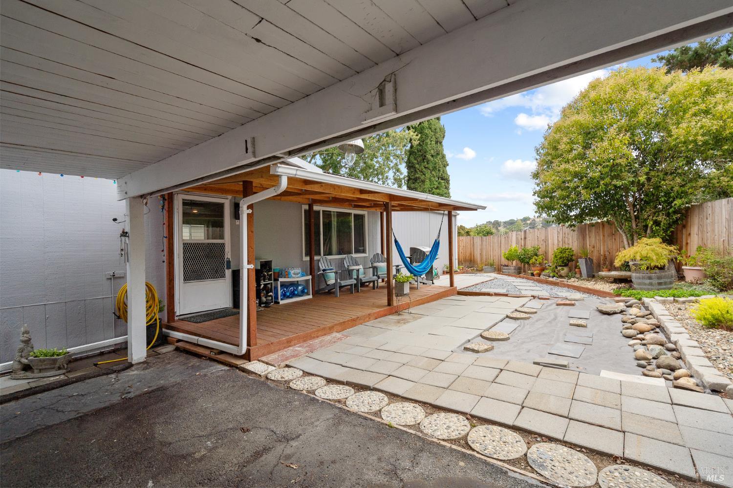 Detail Gallery Image 2 of 43 For 175 Freida Cir, Vallejo,  CA 94590 - 2 Beds | 2 Baths