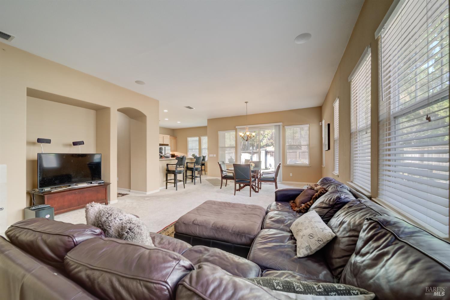 Detail Gallery Image 5 of 34 For 4013 the Masters Dr, Fairfield,  CA 94533 - 3 Beds | 2 Baths