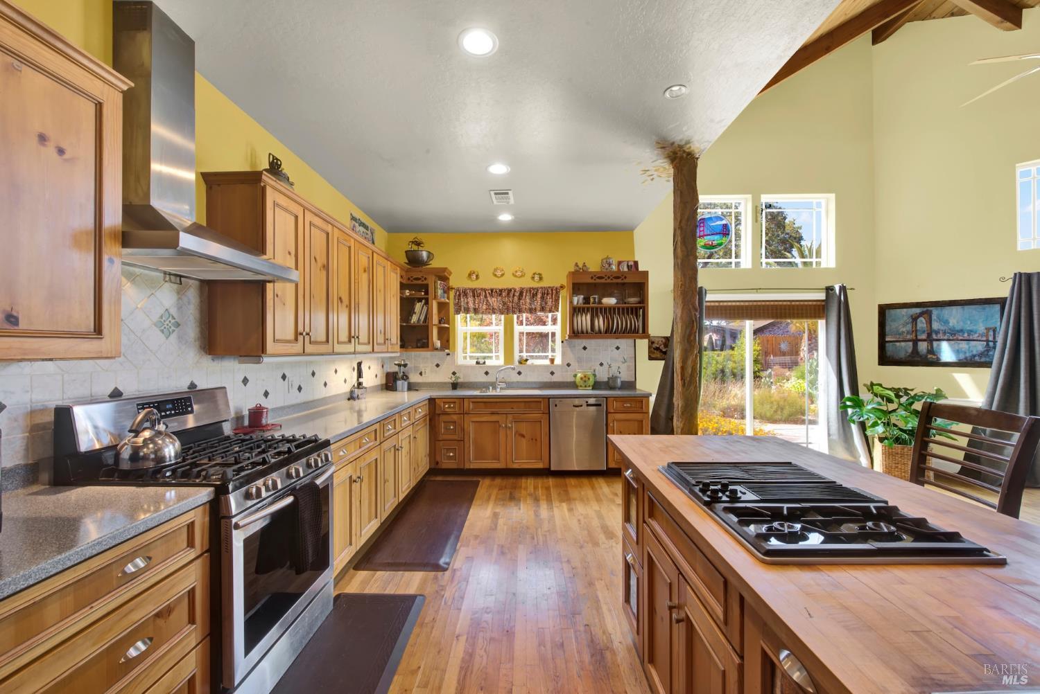 Detail Gallery Image 17 of 65 For 1669 Atlas Peak Rd, Napa,  CA 94558 - 3 Beds | 3 Baths