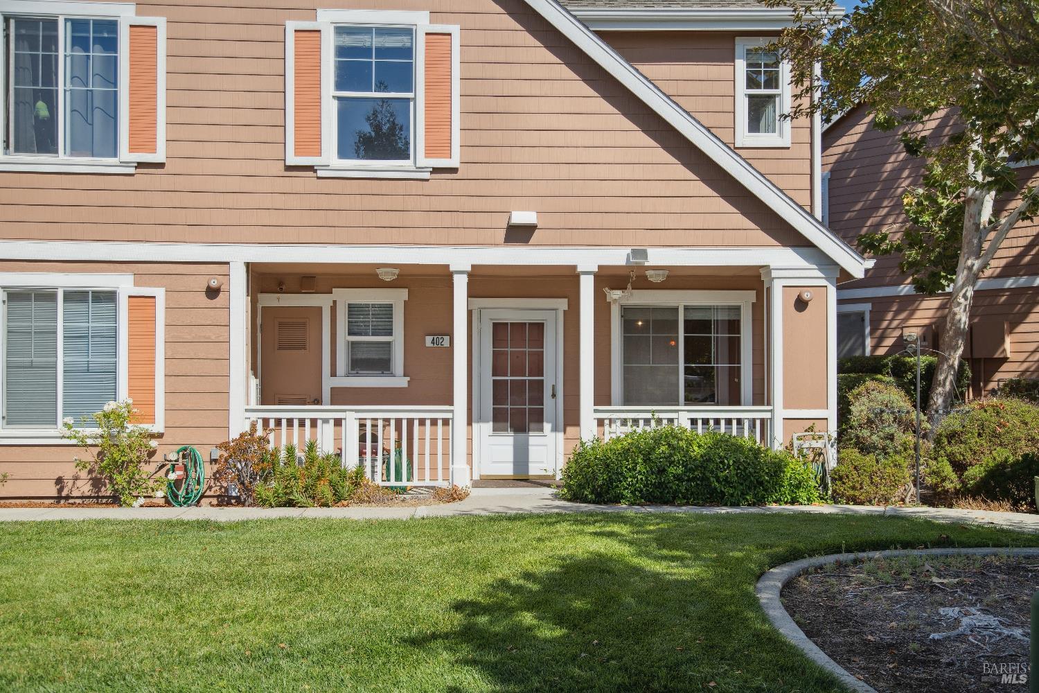 Detail Gallery Image 2 of 12 For 402 Bolling Cir, Novato,  CA 94949 - 3 Beds | 2/1 Baths