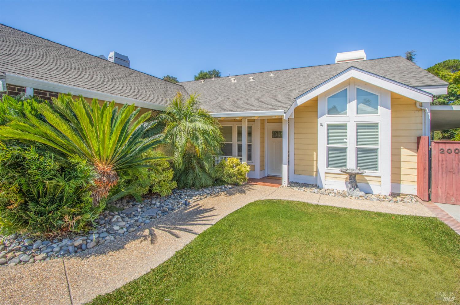 Detail Gallery Image 2 of 32 For 200 Birkdale Ct, Vallejo,  CA 94591 - 4 Beds | 2 Baths