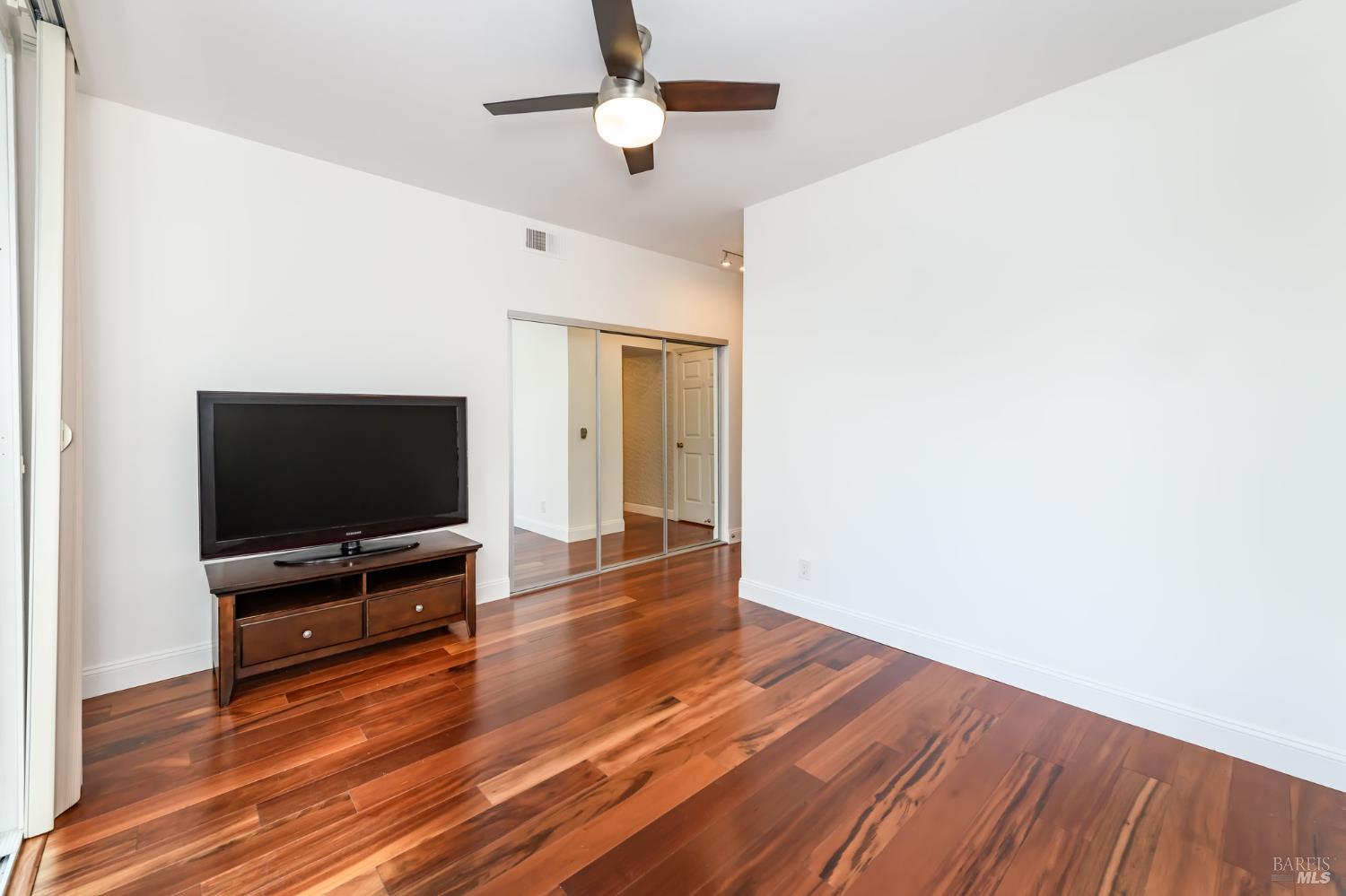 Detail Gallery Image 32 of 34 For 8 Mariners Cir, San Rafael,  CA 94903 - 2 Beds | 2 Baths