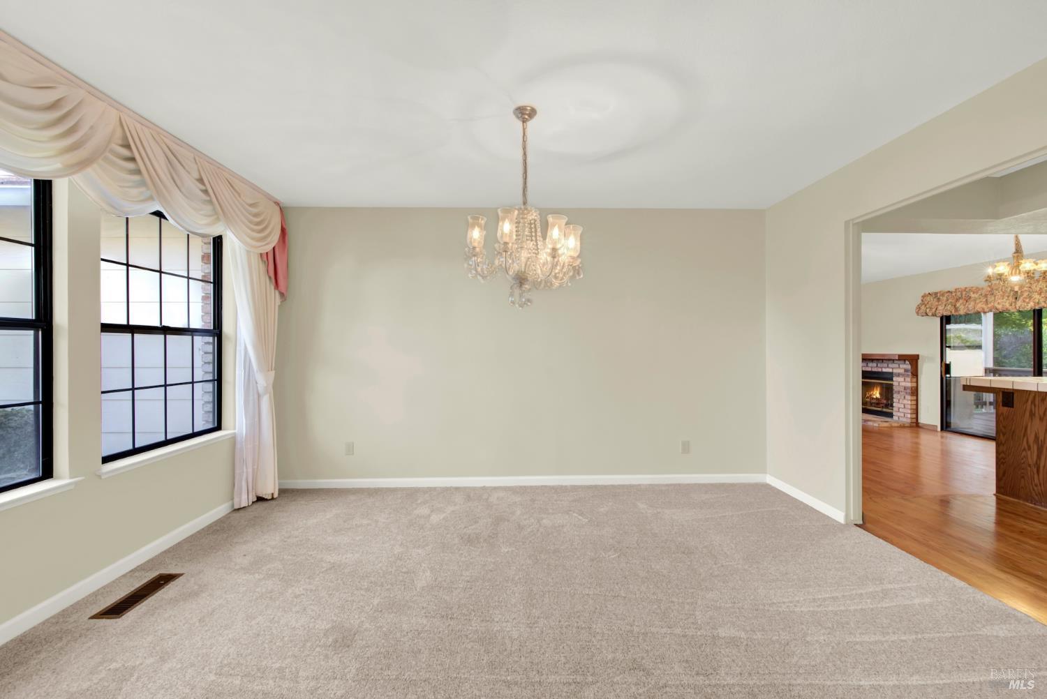 Detail Gallery Image 8 of 55 For 418 Gatehouse Dr, Vacaville,  CA 95687 - 4 Beds | 2/1 Baths