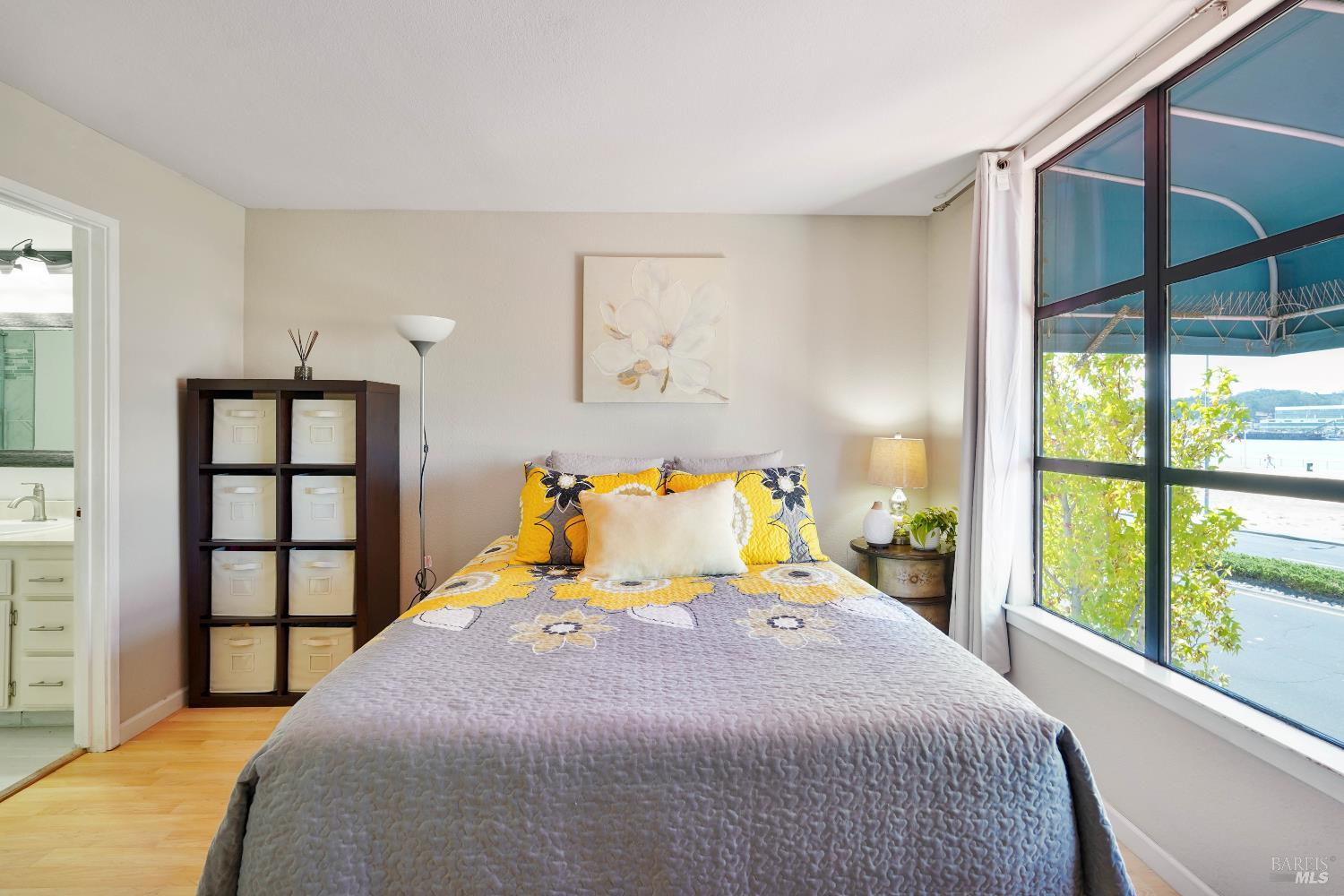 Detail Gallery Image 16 of 35 For 167 Nantucket Ln, Vallejo,  CA 94590 - 2 Beds | 2/1 Baths