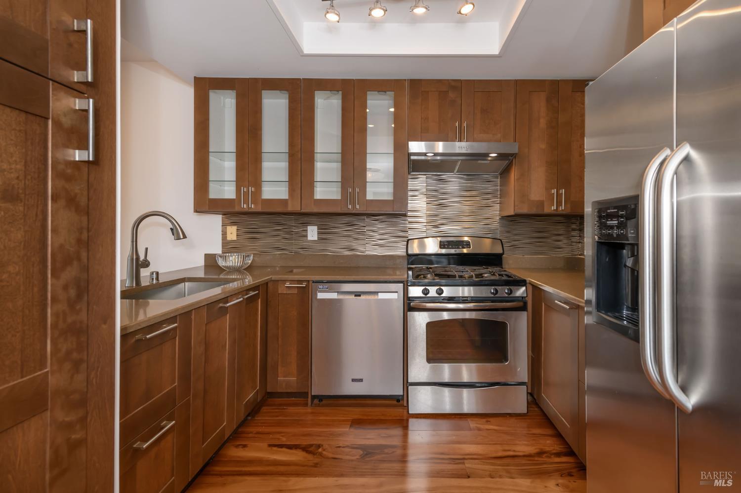 Detail Gallery Image 8 of 34 For 8 Mariners Cir, San Rafael,  CA 94903 - 2 Beds | 2 Baths