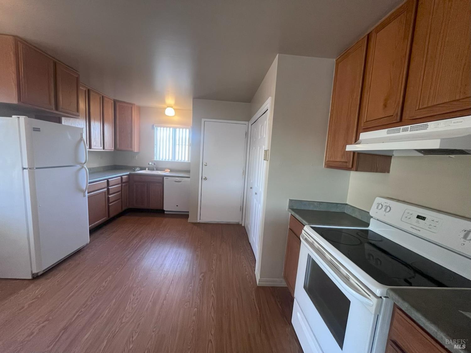 Detail Gallery Image 10 of 17 For 528 Steele Ln, Santa Rosa,  CA 95403 - – Beds | – Baths