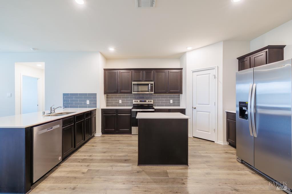 Detail Gallery Image 24 of 43 For 205 Weatherboard Dr, Other City,  CA 75173 - 5 Beds | 2 Baths