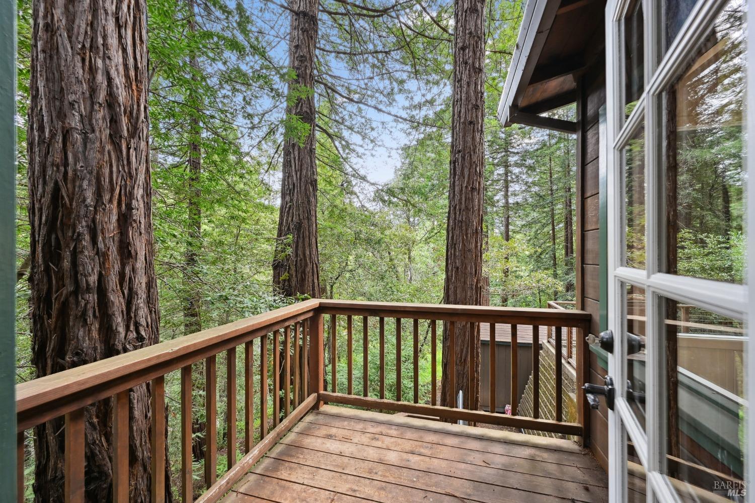 Detail Gallery Image 10 of 35 For 4 Wainwright Pl, Mill Valley,  CA 94941 - 4 Beds | 2/1 Baths