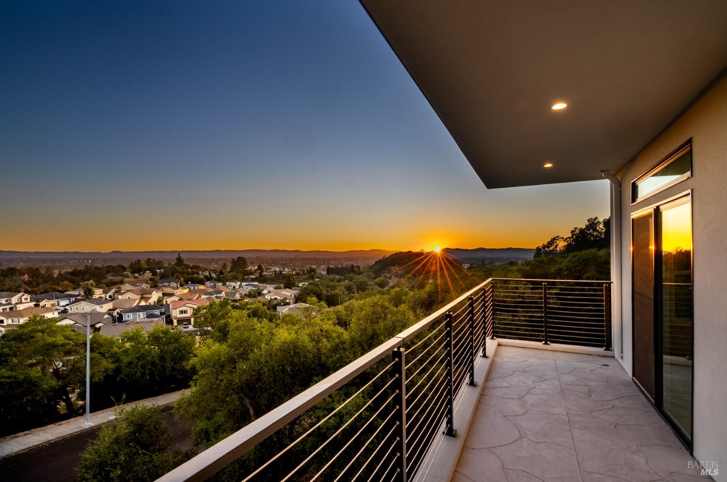 Detail Gallery Image 54 of 64 For 1966 Viewpointe Cir, Santa Rosa,  CA 95403 - 6 Beds | 5/1 Baths