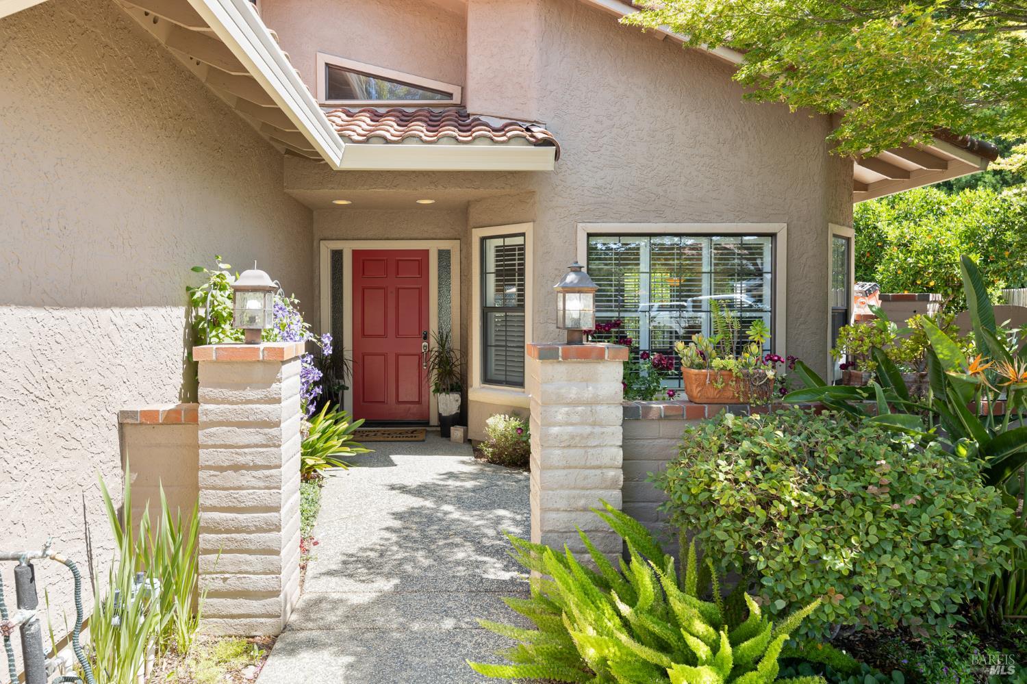 Detail Gallery Image 1 of 1 For 124 Shady Glen Ct, Vacaville,  CA 95688 - 4 Beds | 3 Baths