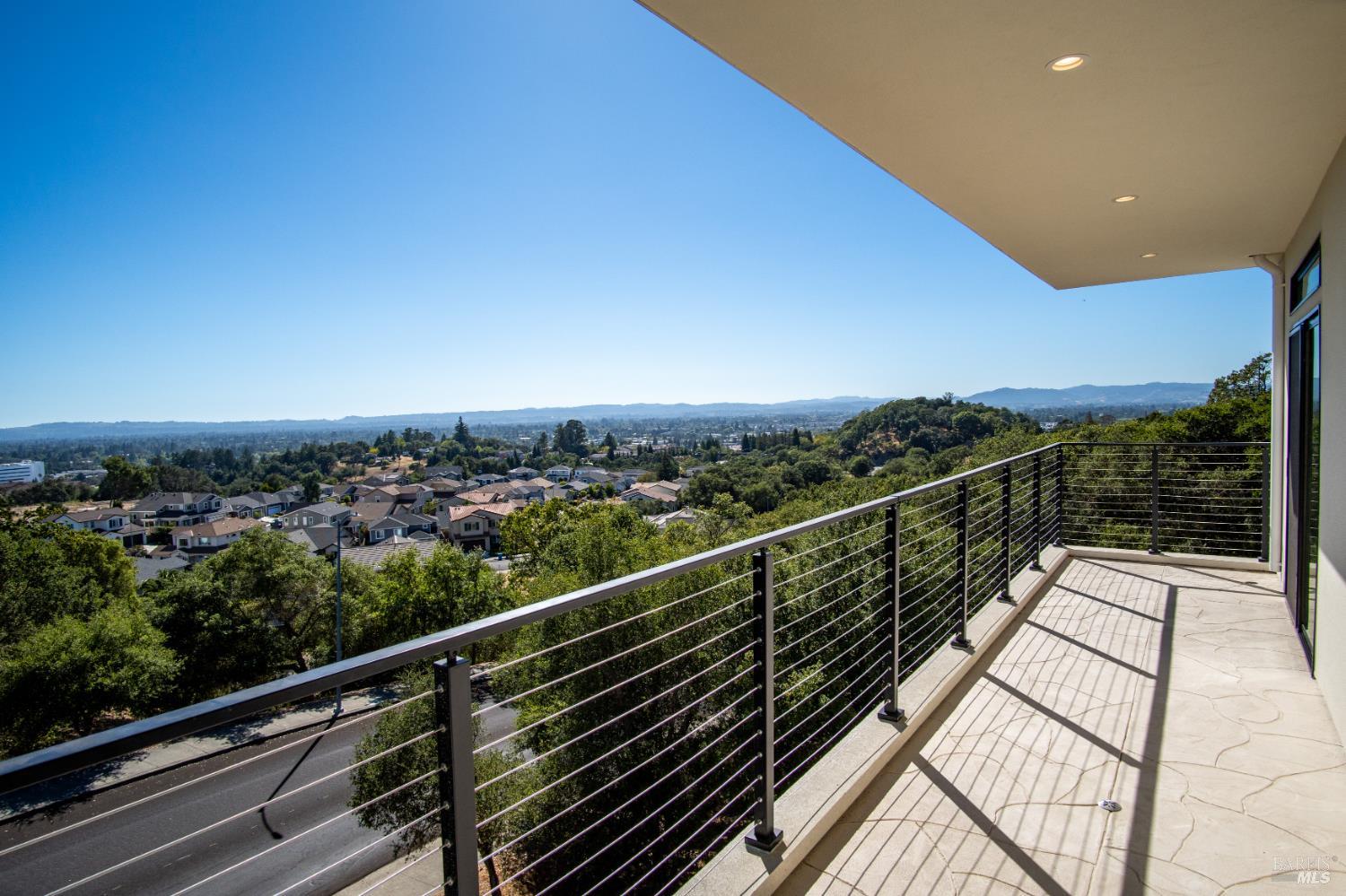 Detail Gallery Image 56 of 64 For 1966 Viewpointe Cir, Santa Rosa,  CA 95403 - 6 Beds | 5/1 Baths