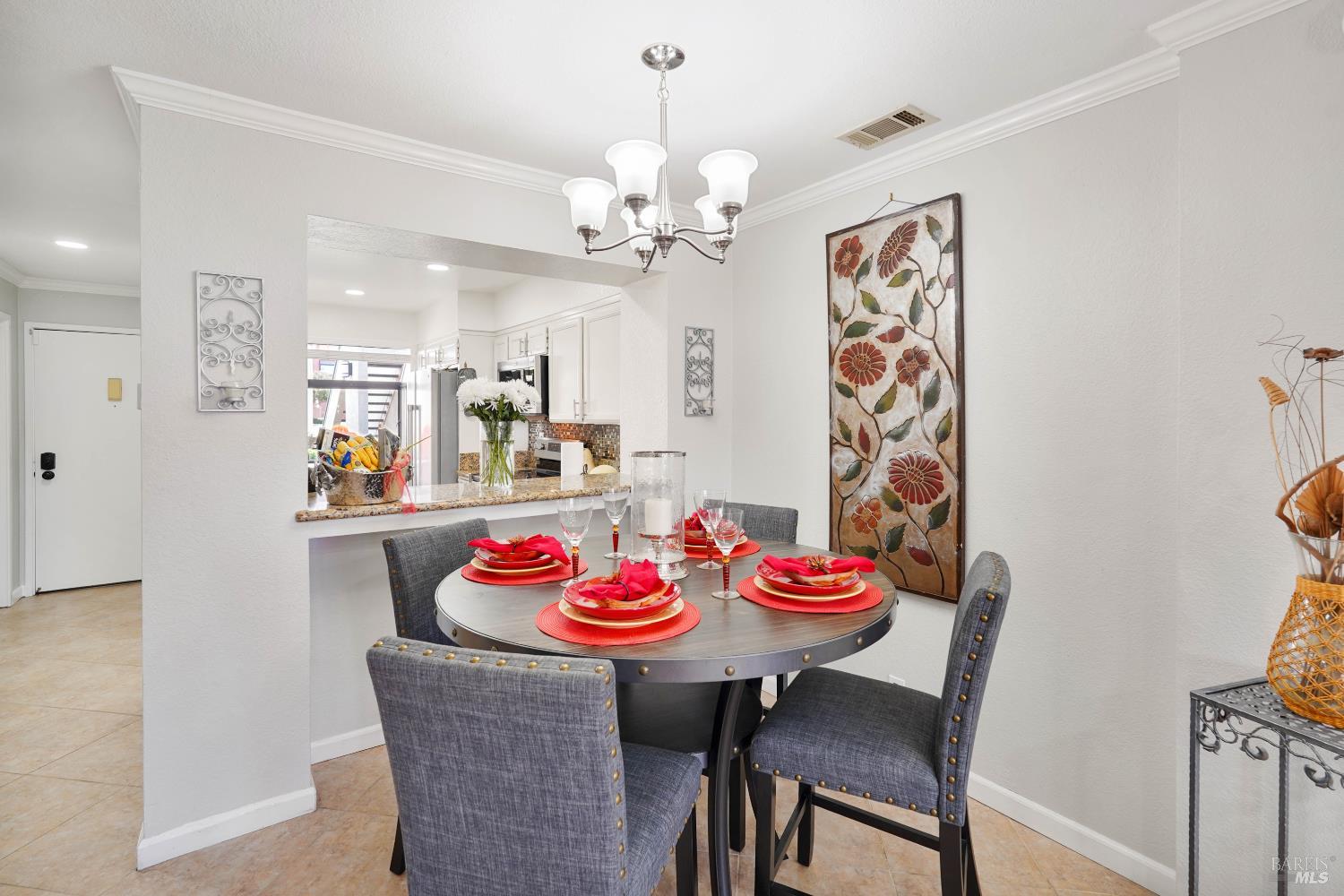 Detail Gallery Image 9 of 35 For 167 Nantucket Ln, Vallejo,  CA 94590 - 2 Beds | 2/1 Baths