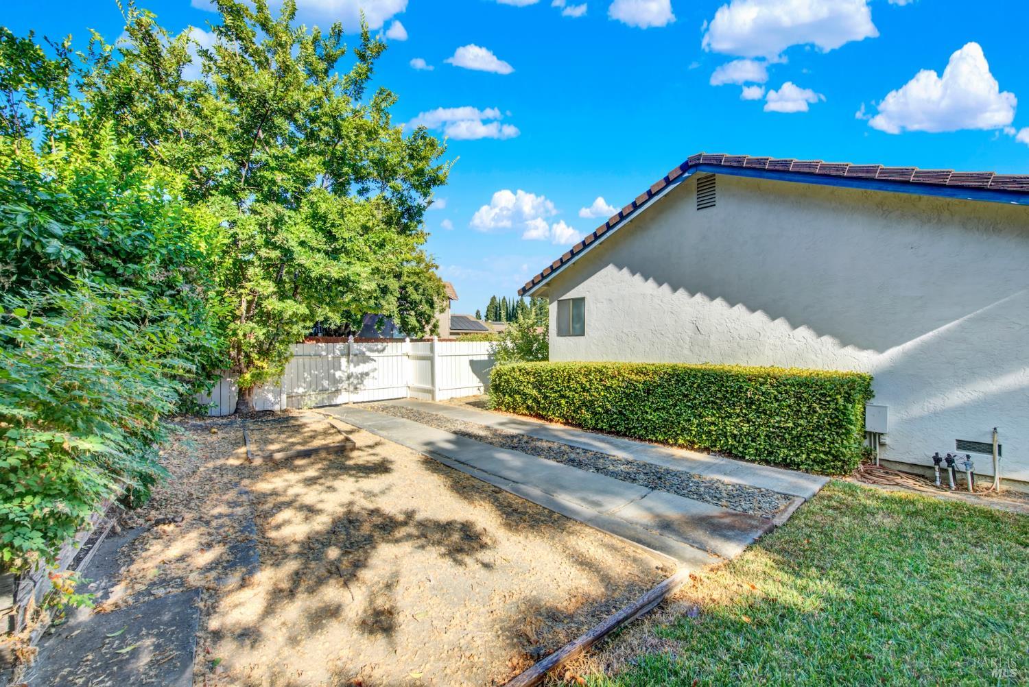 Detail Gallery Image 50 of 55 For 418 Gatehouse Dr, Vacaville,  CA 95687 - 4 Beds | 2/1 Baths
