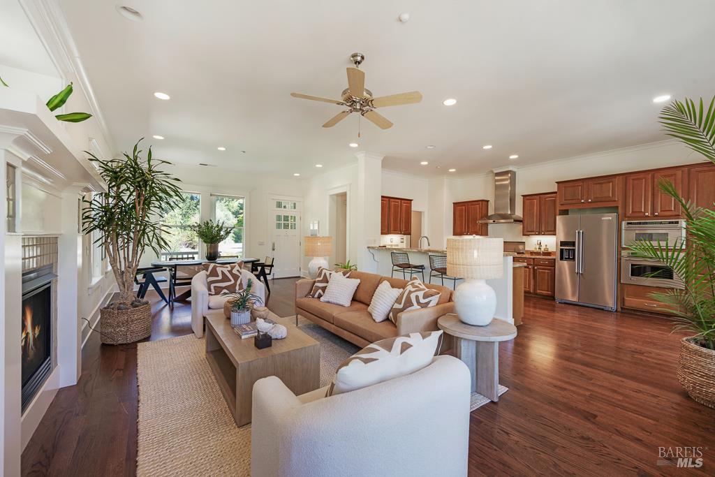 Detail Gallery Image 11 of 53 For 754 First St, Sebastopol,  CA 95472 - 3 Beds | 3 Baths