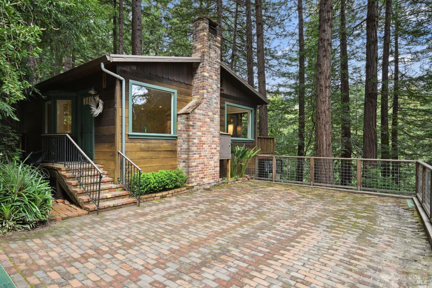 Detail Gallery Image 2 of 35 For 4 Wainwright Pl, Mill Valley,  CA 94941 - 4 Beds | 2/1 Baths