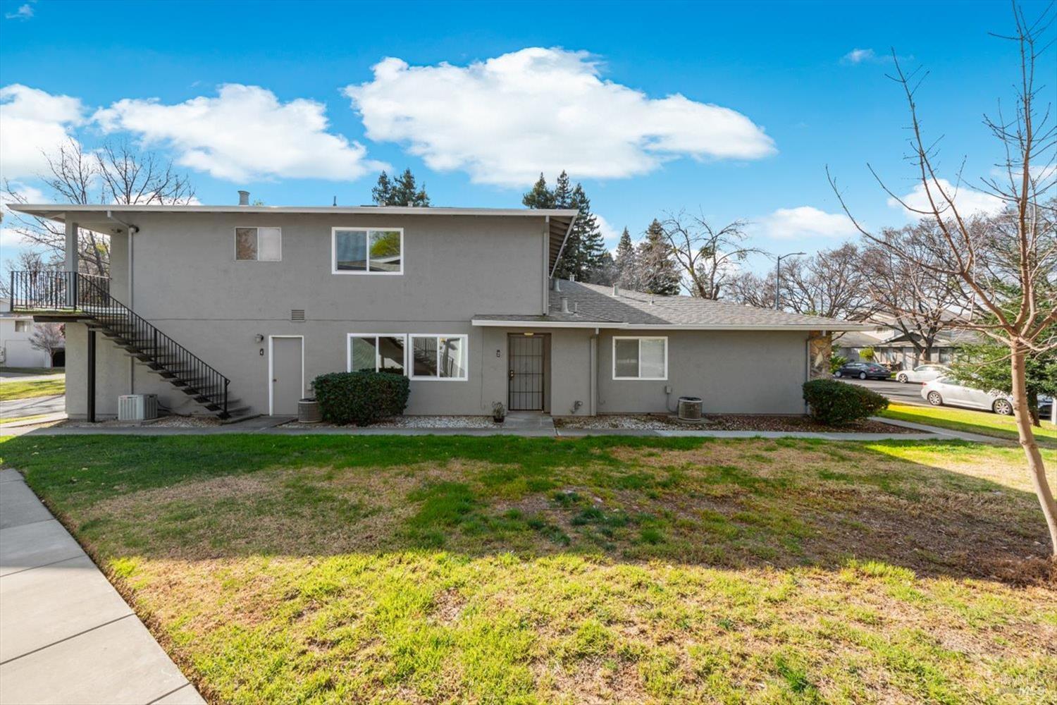 Detail Gallery Image 4 of 42 For 130 Del Rio Cir #2,  Vacaville,  CA 95687 - 2 Beds | 1/1 Baths