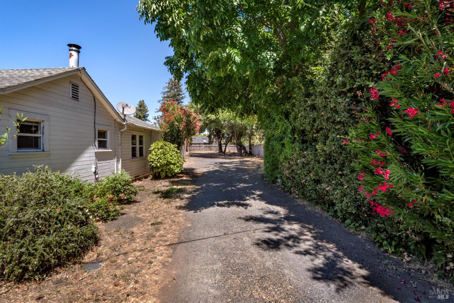 Detail Gallery Image 27 of 34 For 2311 Guerneville Rd, Santa Rosa,  CA 95403 - 3 Beds | 1 Baths