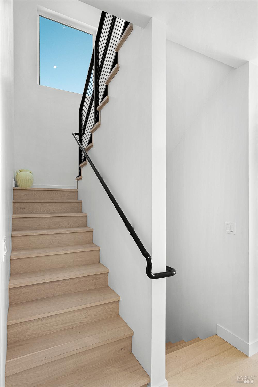 Detail Gallery Image 27 of 64 For 1966 Viewpointe Cir, Santa Rosa,  CA 95403 - 6 Beds | 5/1 Baths