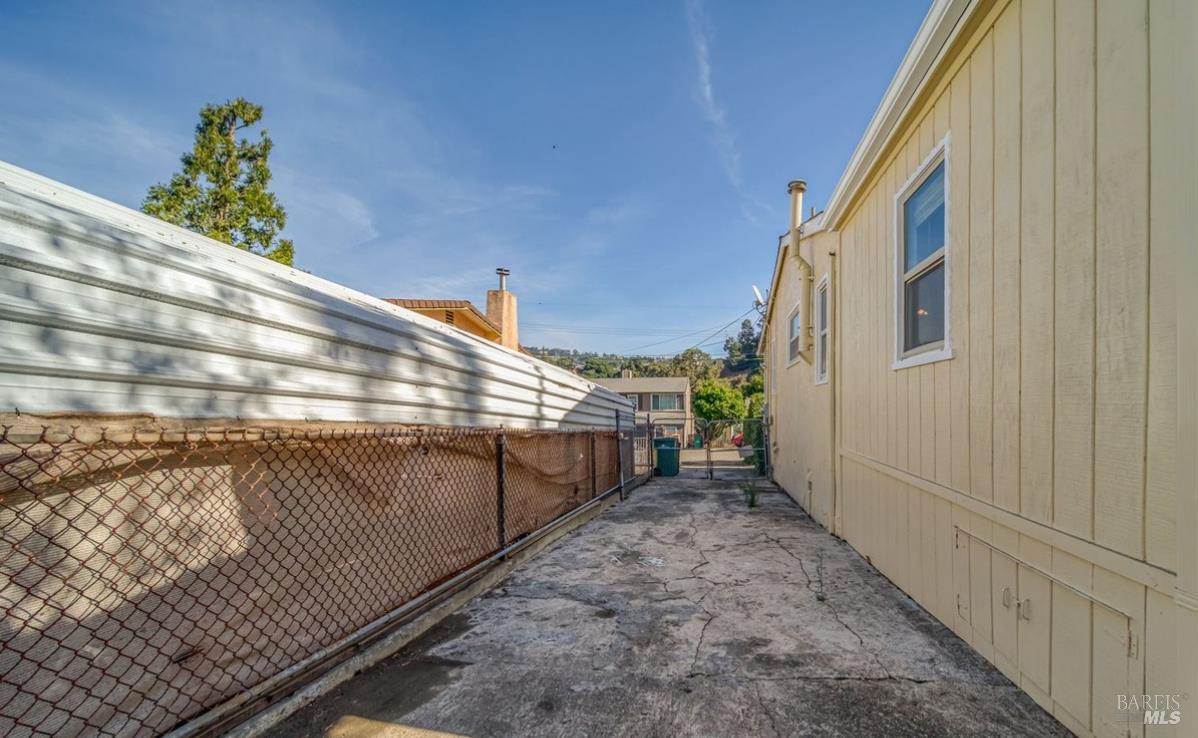 Detail Gallery Image 19 of 20 For 8125 Earl St, Oakland,  CA 94605 - 2 Beds | 2 Baths