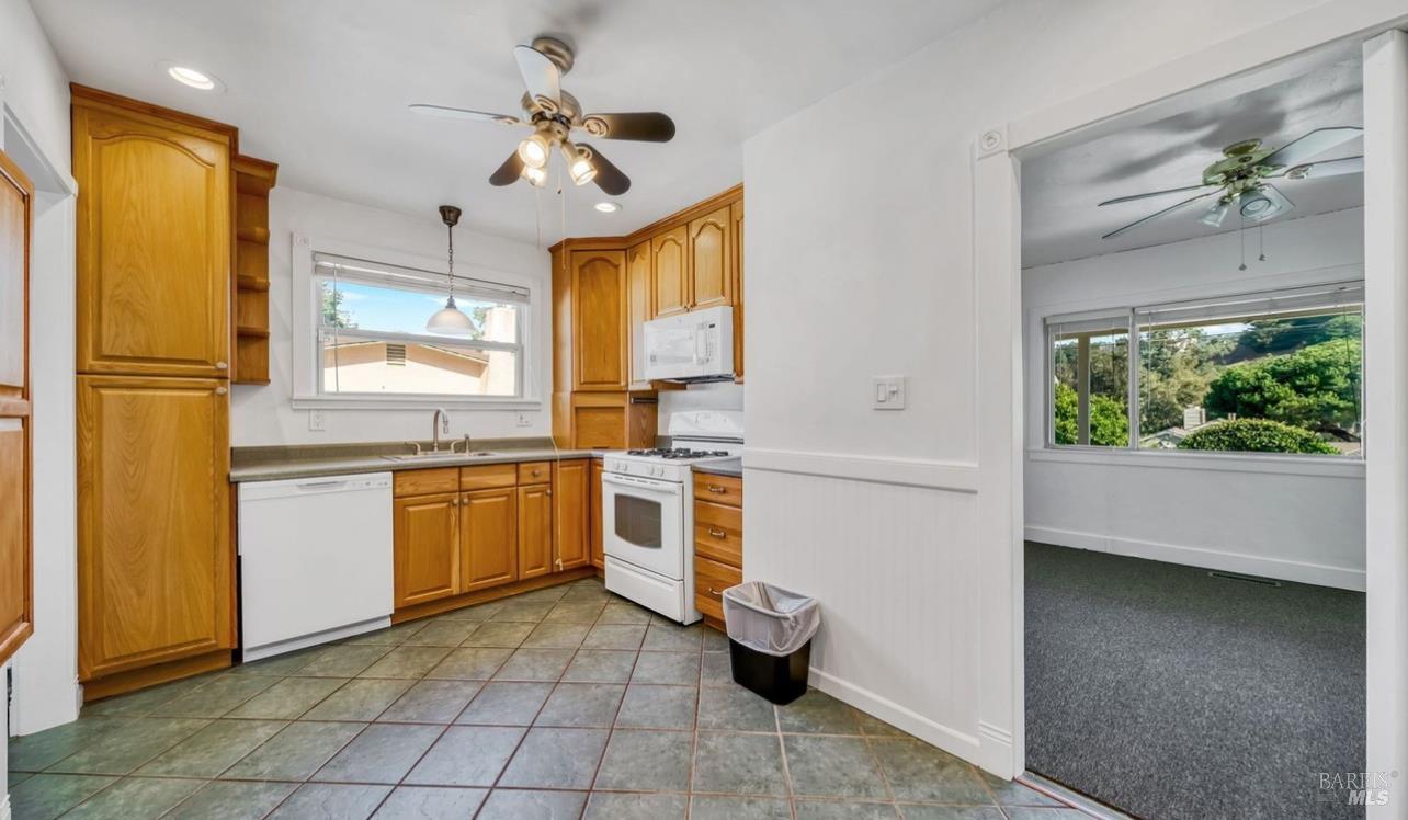 Detail Gallery Image 8 of 20 For 8125 Earl St, Oakland,  CA 94605 - 2 Beds | 2 Baths