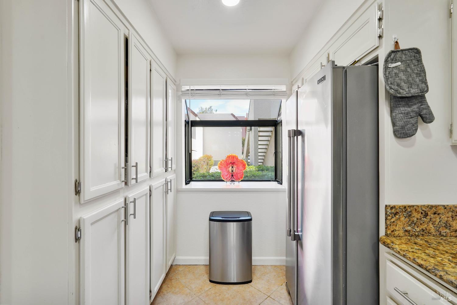 Detail Gallery Image 8 of 35 For 167 Nantucket Ln, Vallejo,  CA 94590 - 2 Beds | 2/1 Baths